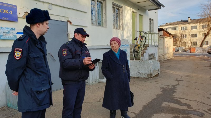 В Зеленогорске полицейские и общественники встретились с горожанами