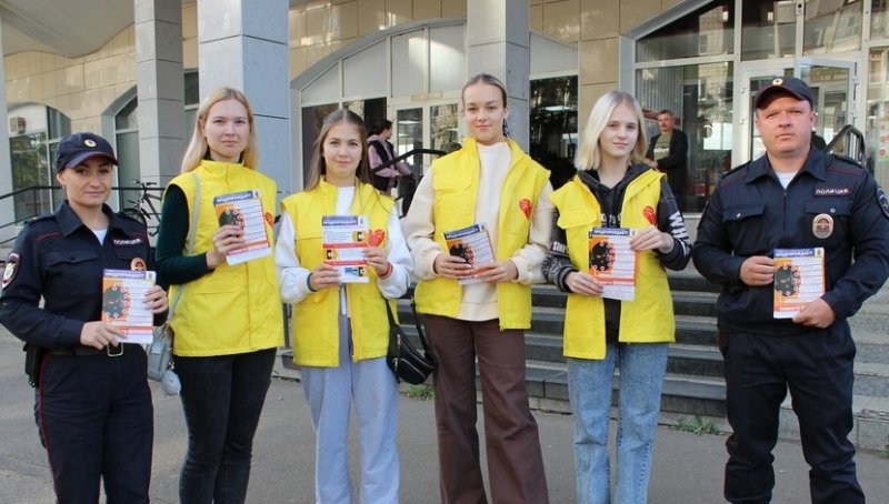 В Зеленогорске полицейские и общественники объединились в борьбе с мошенничеством