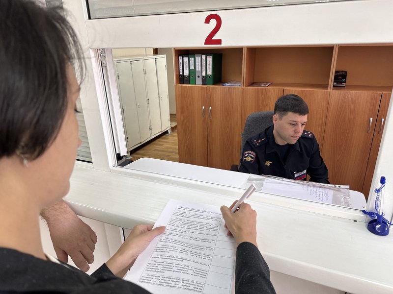 В Зеленогорске представитель общественного совета посетила с проверкой регистрационно-экзаменационное отделение ГИБДД